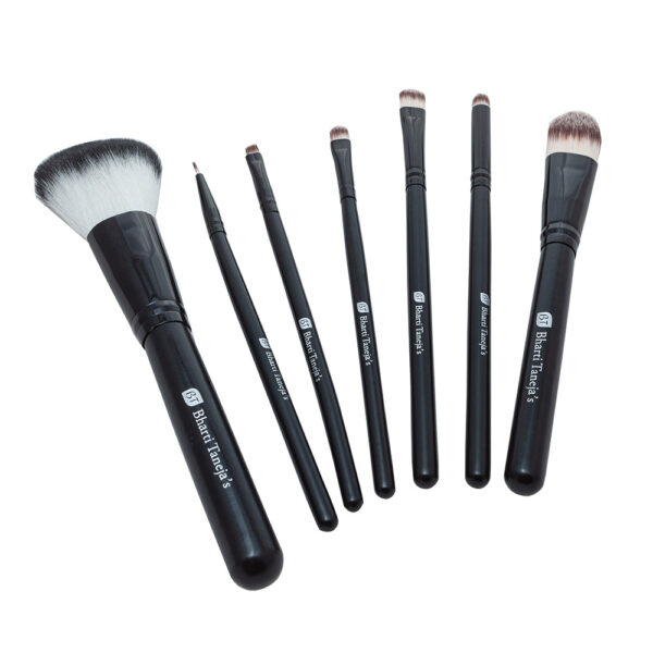 BHARTI TANEJA’S MAKEUP ESSENTIAL 7 IN 1 MAKEUP BRUSH SET